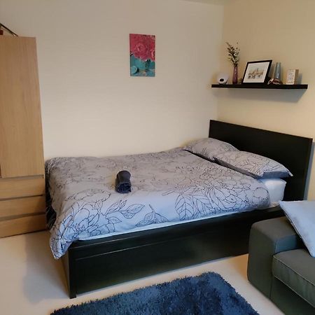 Double Room In A Top Floor Shared Apartment Northampton Eksteriør billede