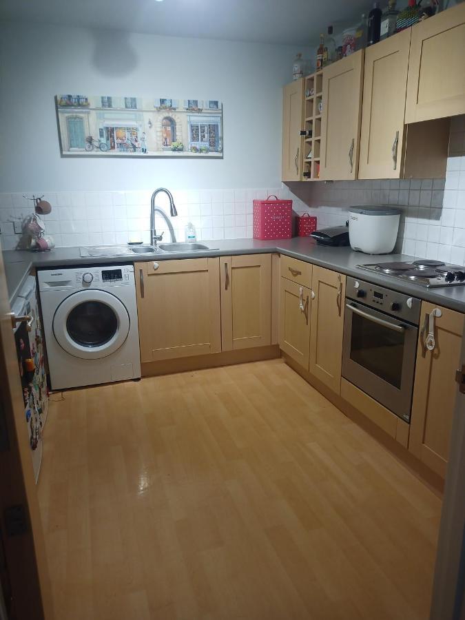 Double Room In A Top Floor Shared Apartment Northampton Eksteriør billede