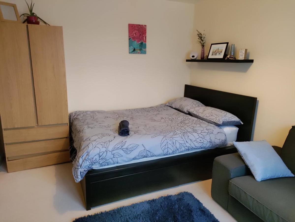 Double Room In A Top Floor Shared Apartment Northampton Eksteriør billede