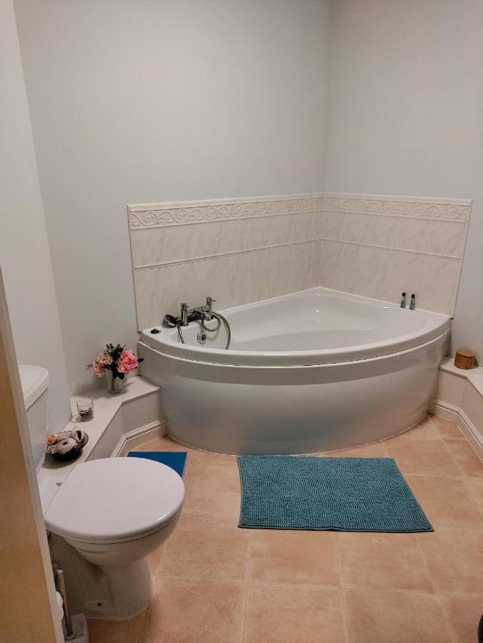 Double Room In A Top Floor Shared Apartment Northampton Eksteriør billede